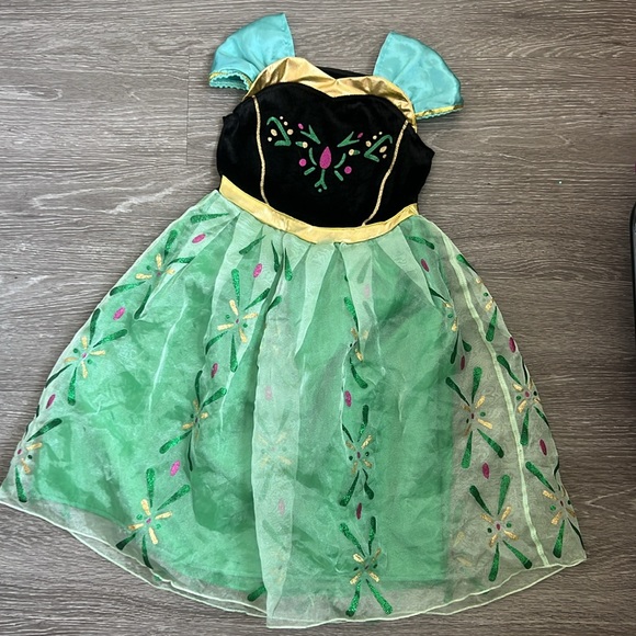 Elegant Green and Gold Kids Costume Dress - Picture 12 of 13